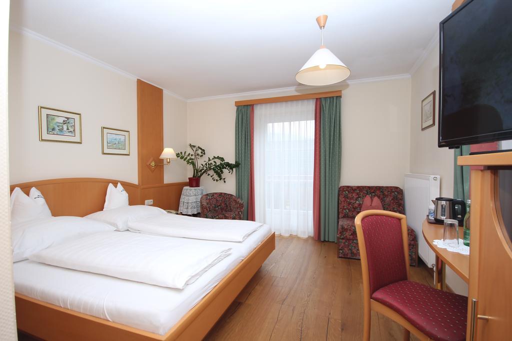 Hotel-Garni Schernthaner Sankt Gilgen Bagian luar foto