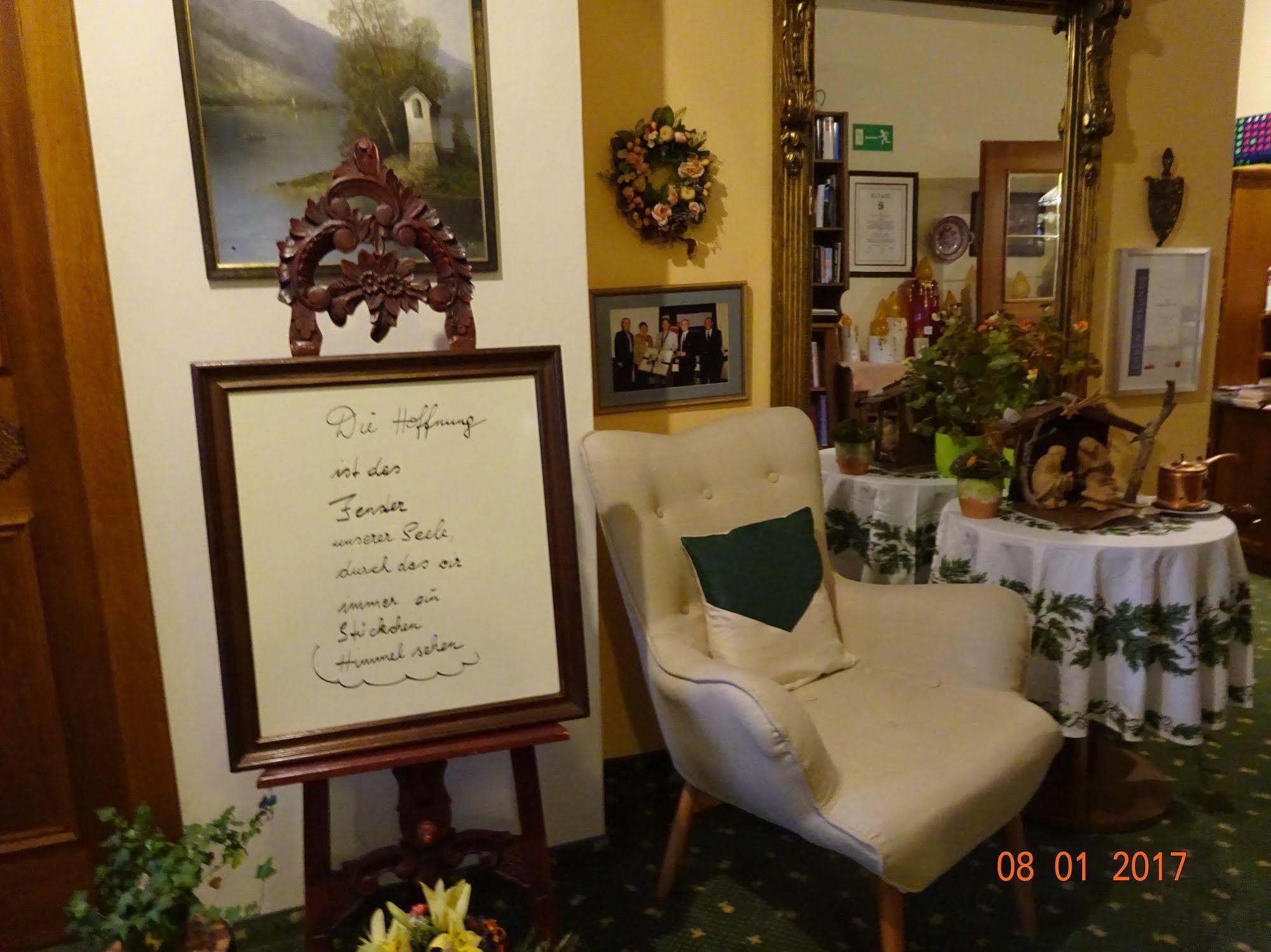 Hotel-Garni Schernthaner Sankt Gilgen Bagian luar foto