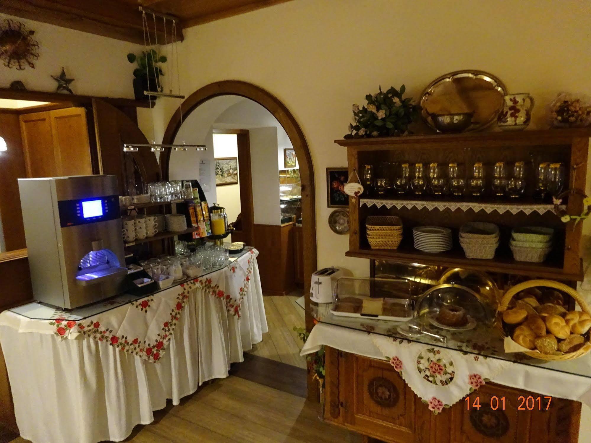 Hotel-Garni Schernthaner Sankt Gilgen Bagian luar foto