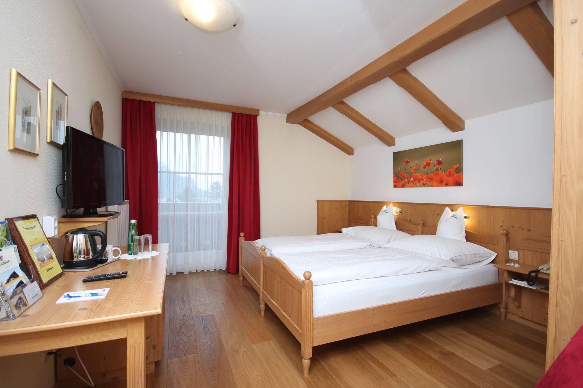 Hotel-Garni Schernthaner Sankt Gilgen Bagian luar foto