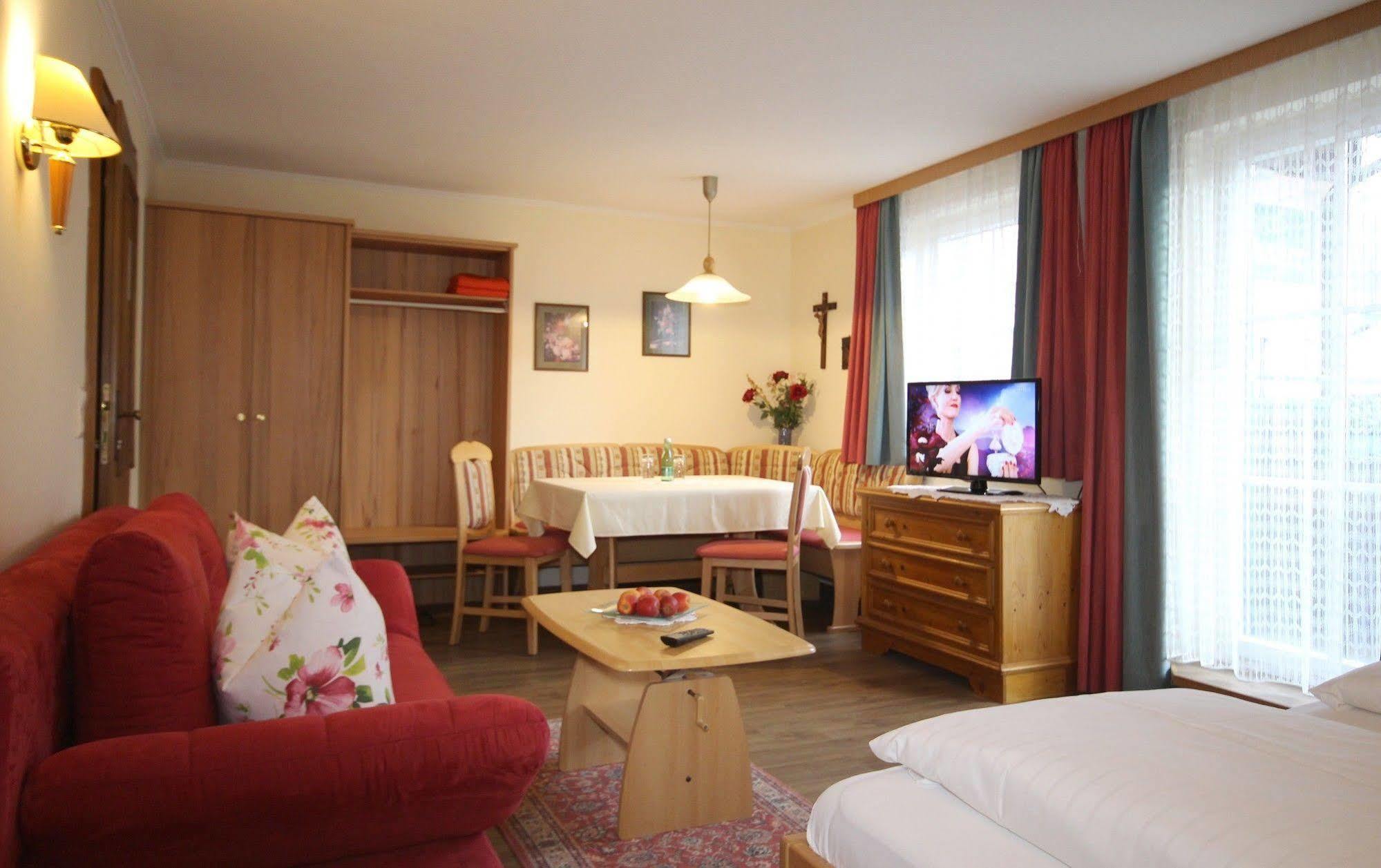 Hotel-Garni Schernthaner Sankt Gilgen Bagian luar foto