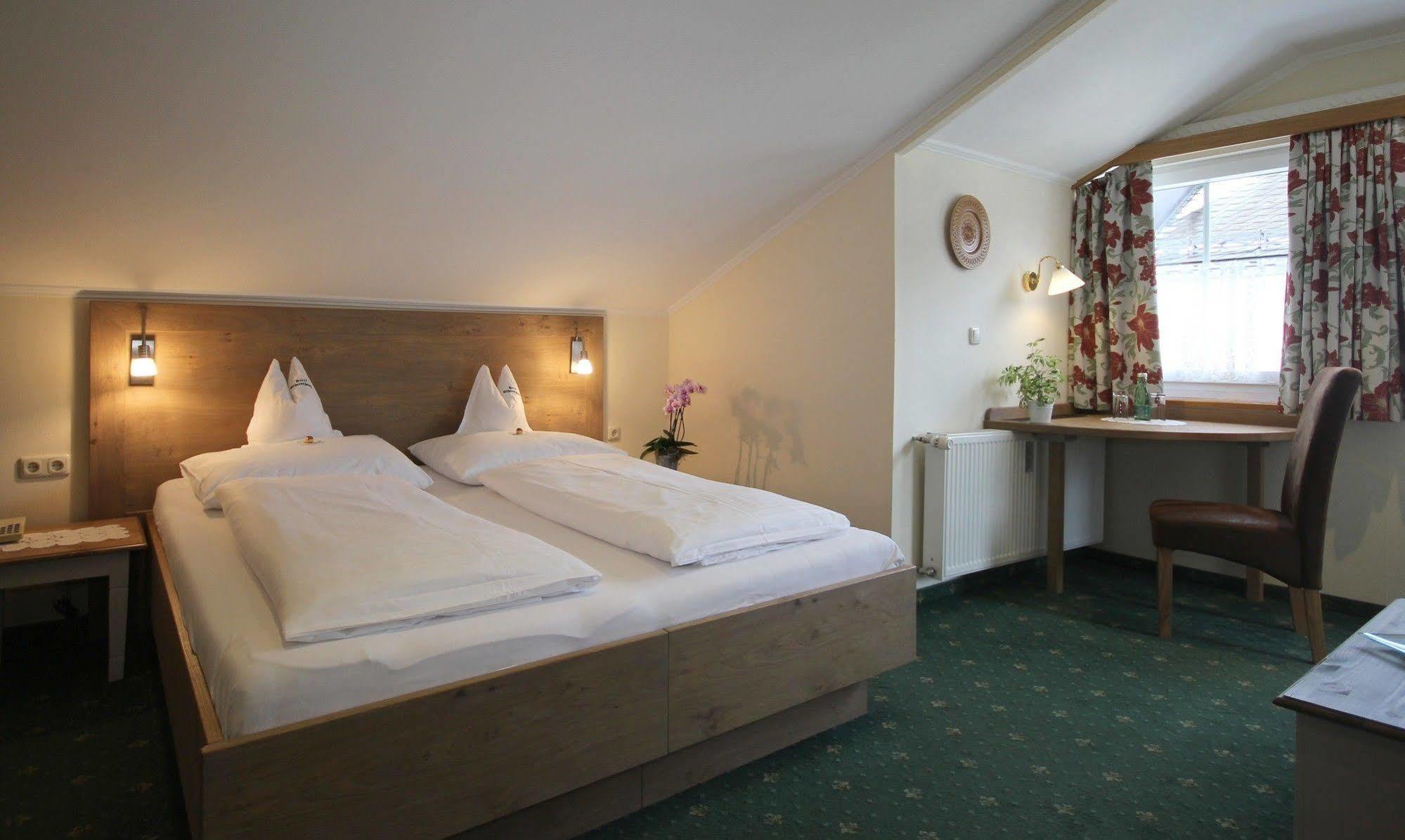 Hotel-Garni Schernthaner Sankt Gilgen Bagian luar foto