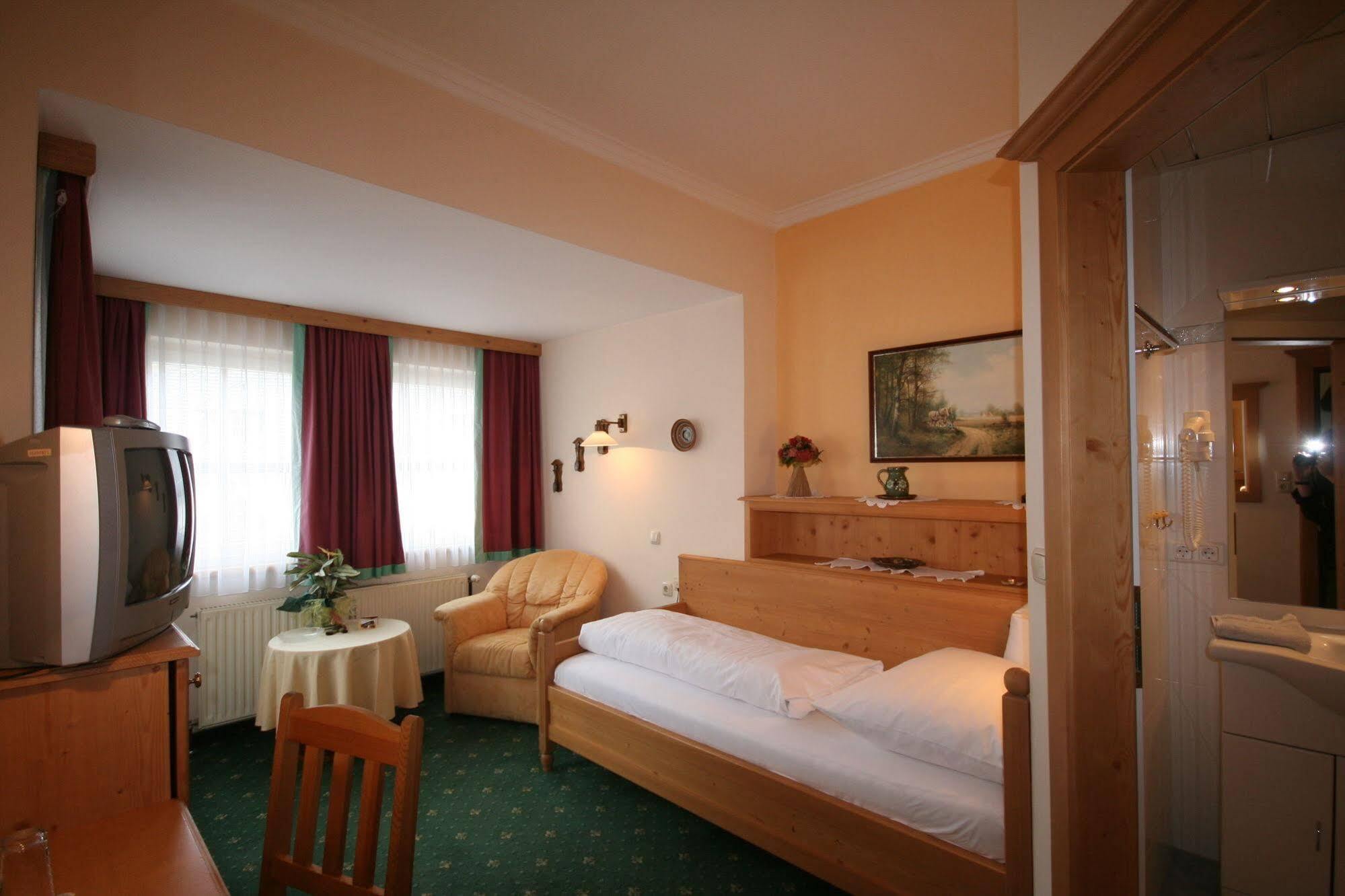 Hotel-Garni Schernthaner Sankt Gilgen Bagian luar foto